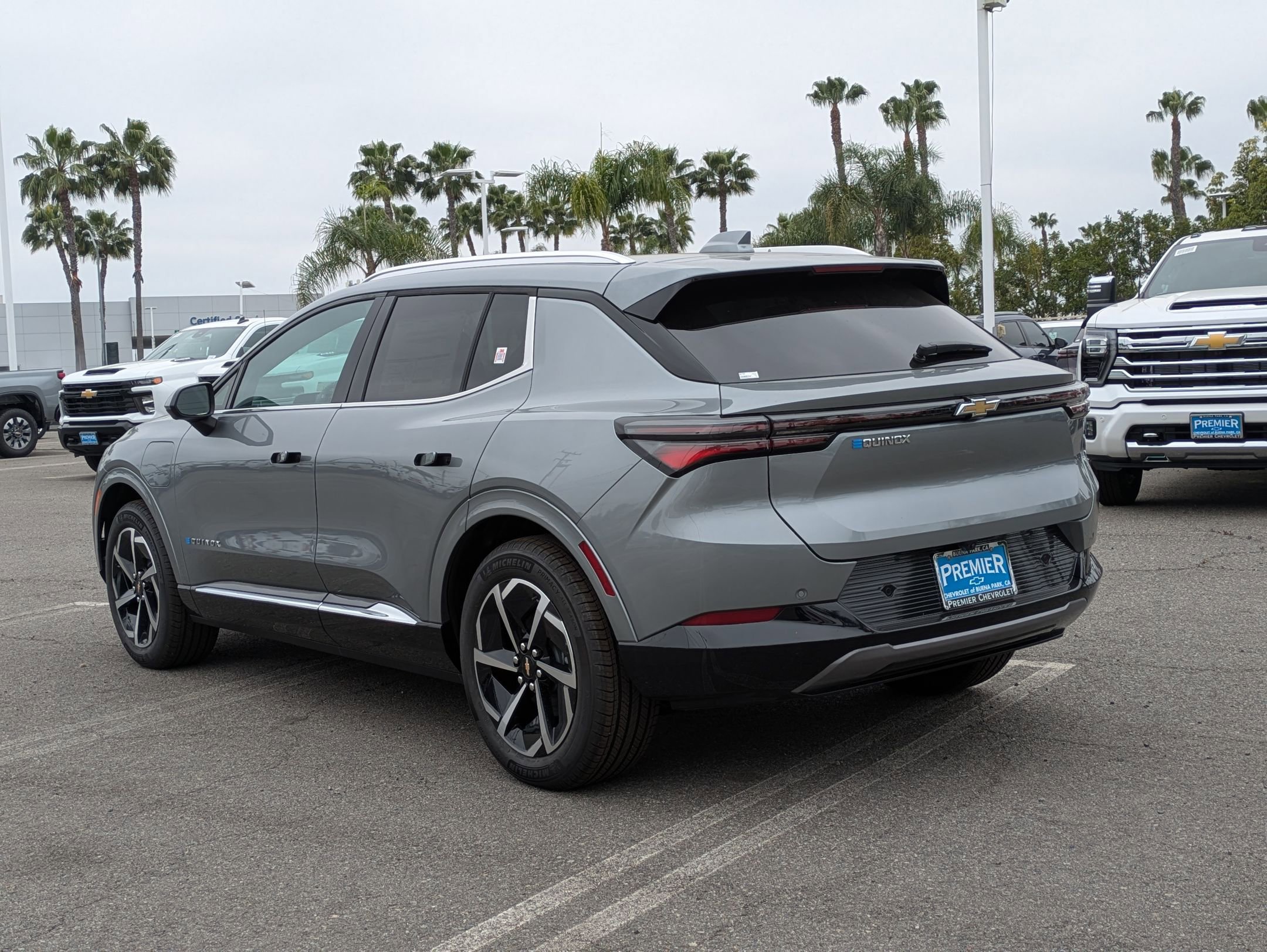 2025 Chevrolet Equinox EV 1LT photo 3