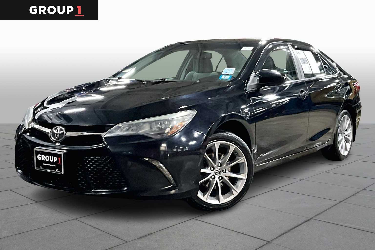 2015 Toyota Camry XSE's photo