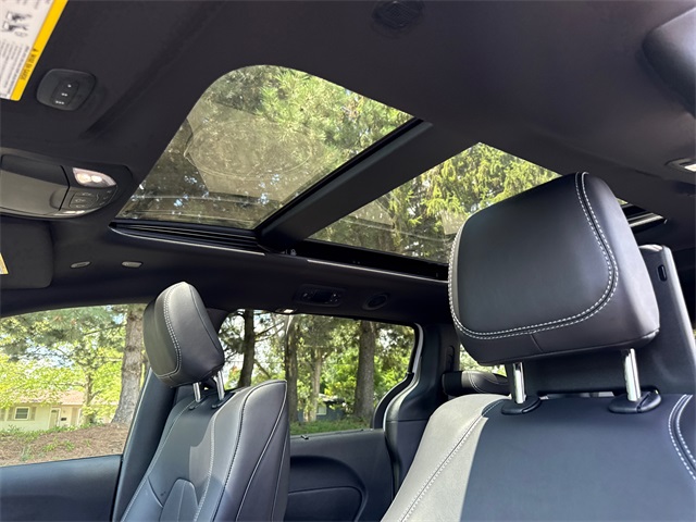 2026 Chrysler Pacifica photo 26