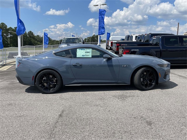 2025 Ford Mustang GT photo 2
