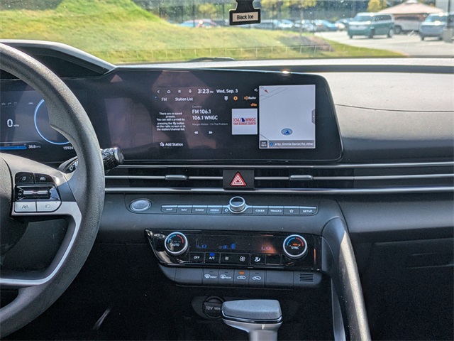 2024 Hyundai Elantra SEL photo 17