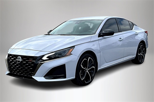2024 Nissan Altima 2.5 SR photo 2