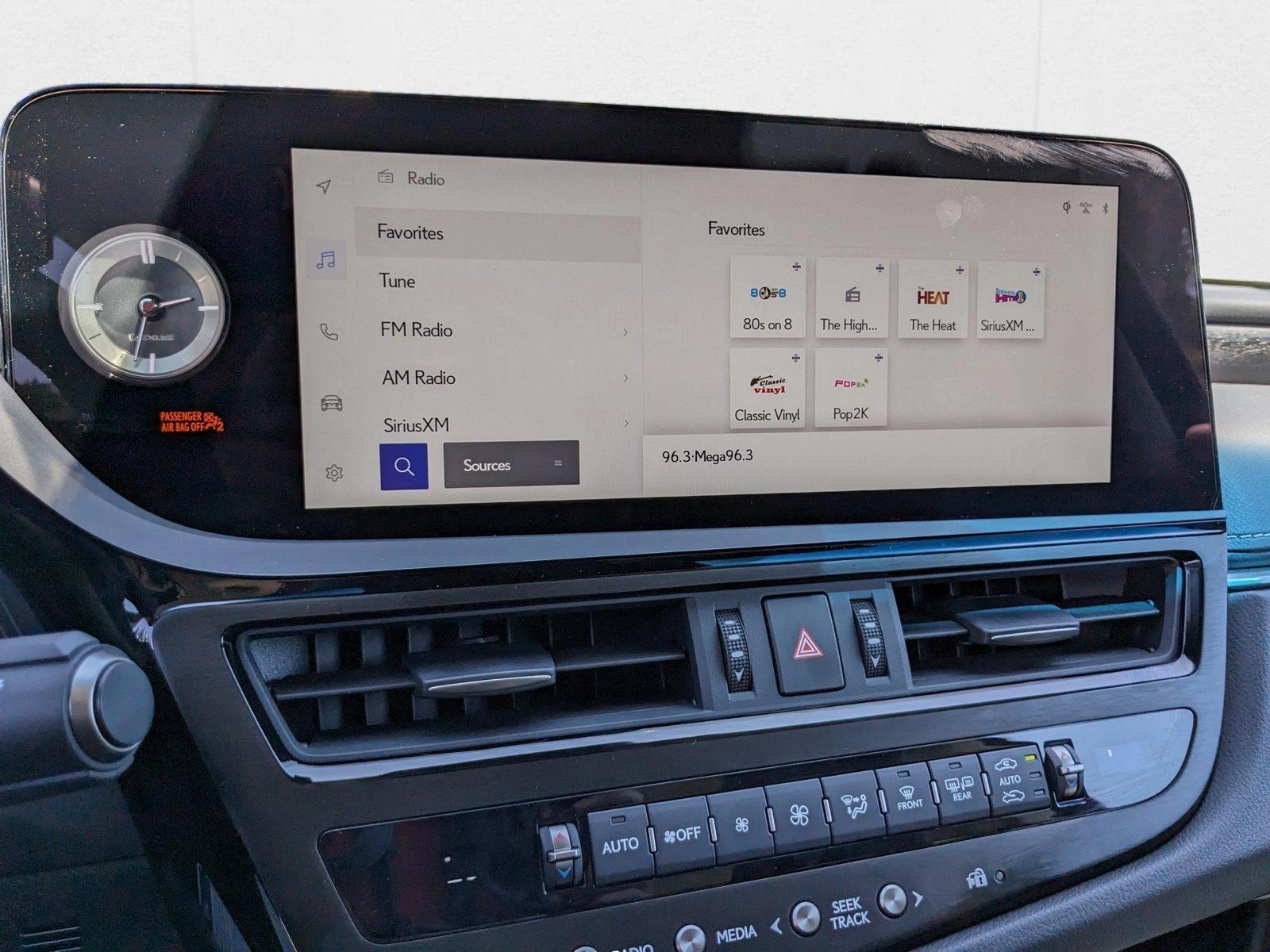 2024 Lexus ES 250 photo 12