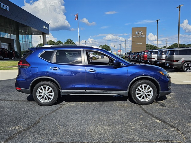 2019 Nissan Rogue SV photo 15