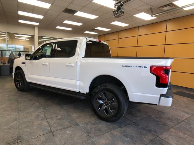 2025 Ford F-150 Lightning Lariat photo 6