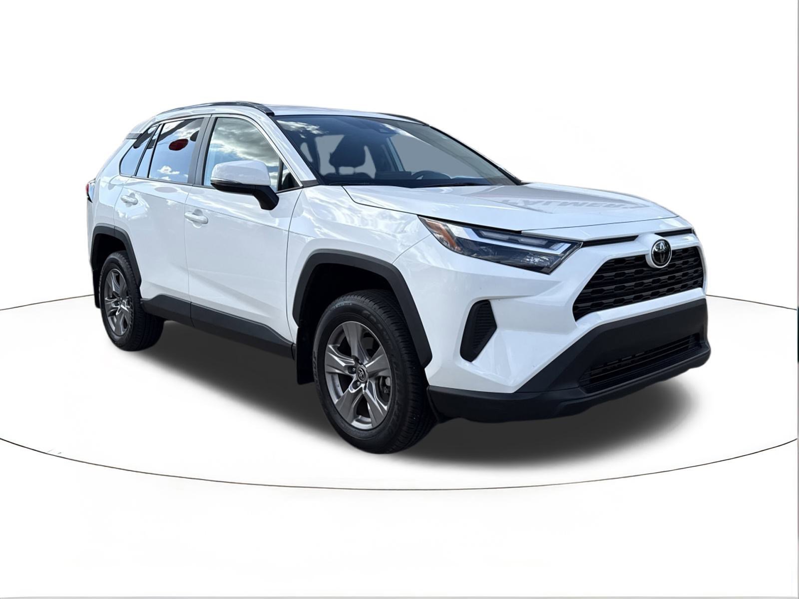 2024 Toyota RAV4 XLE's photo
