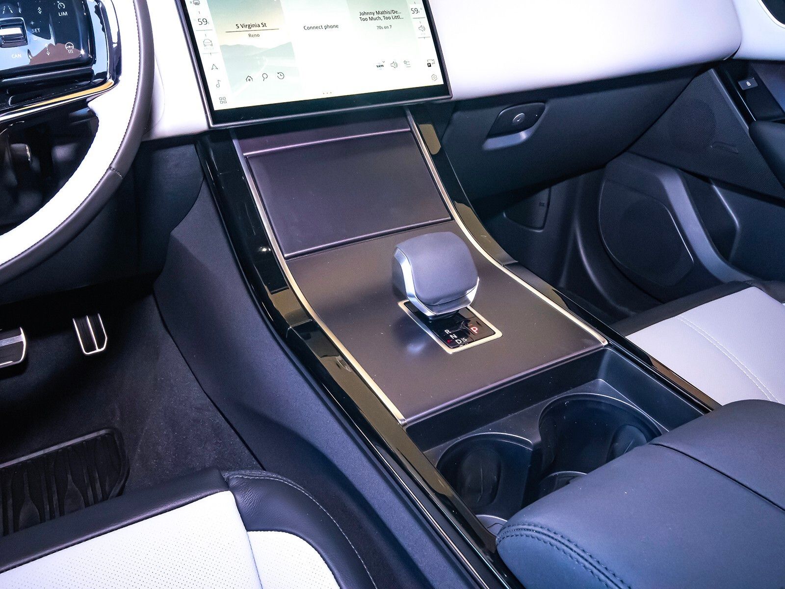 2026 Land Rover Range Rover Velar SE photo 26