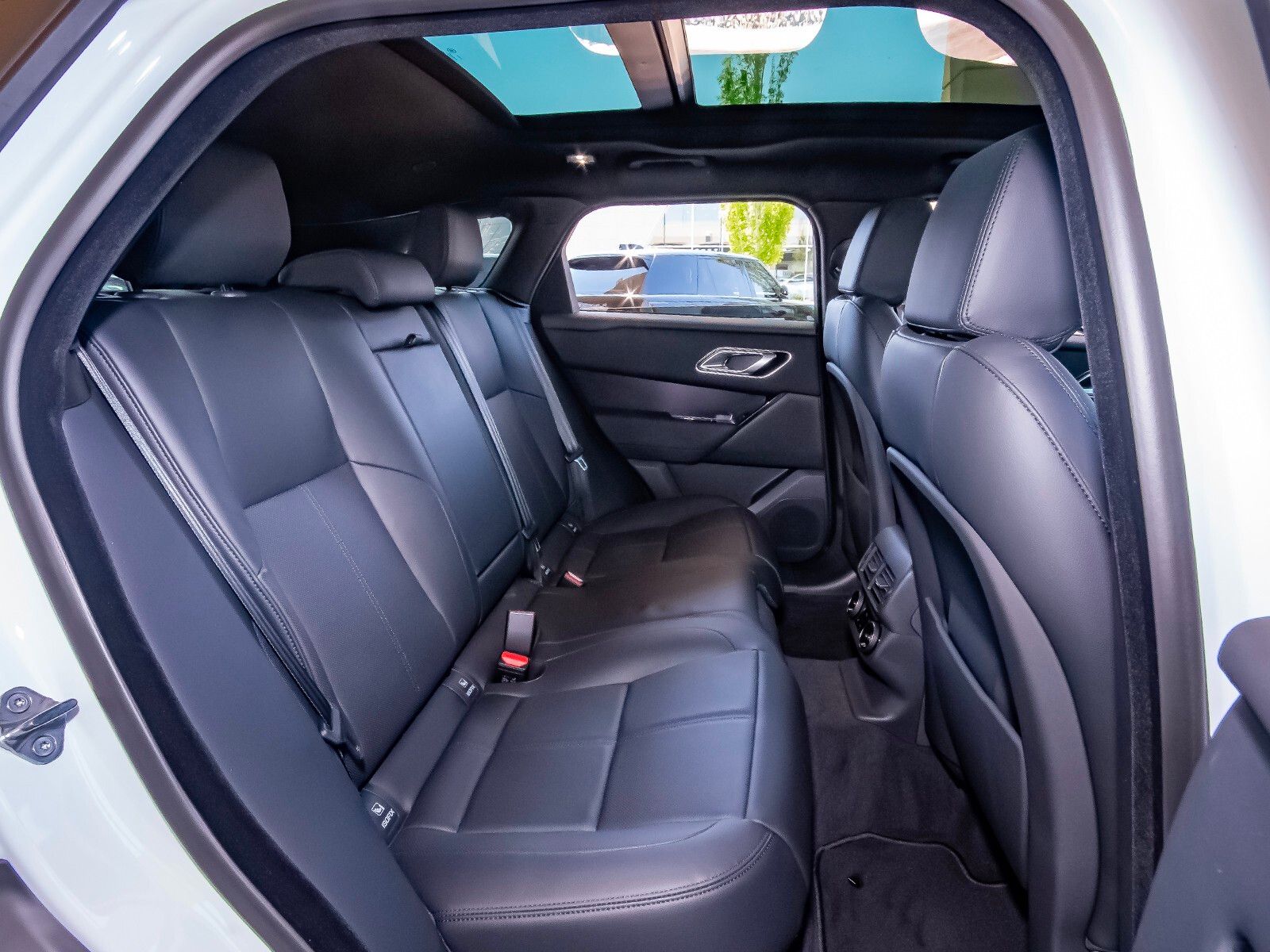 2026 Land Rover Range Rover Velar SE photo 42