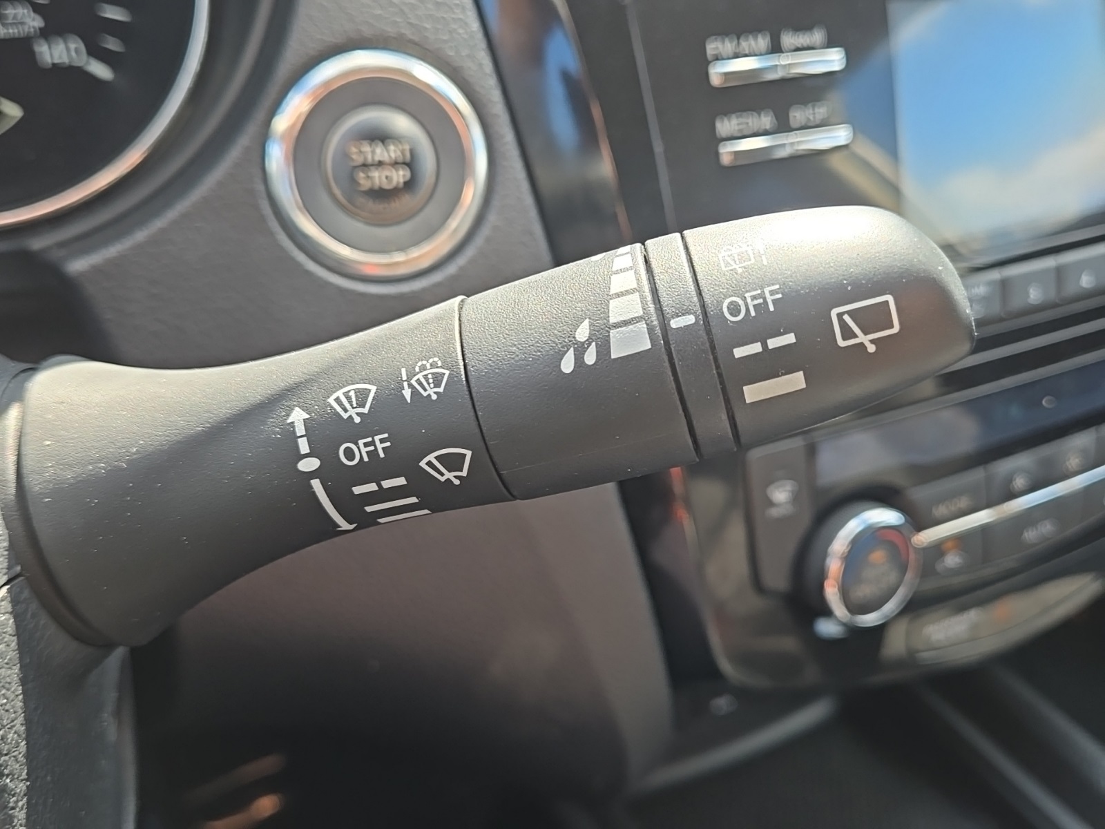 2016 Nissan Rogue SV photo 26