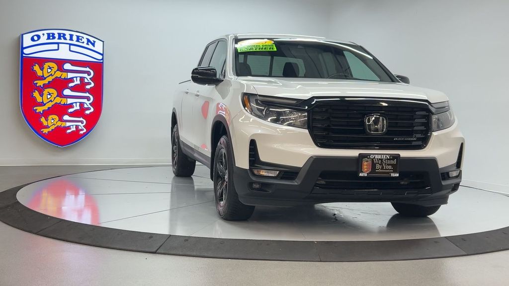 2022 Honda Ridgeline Black Edition photo 2