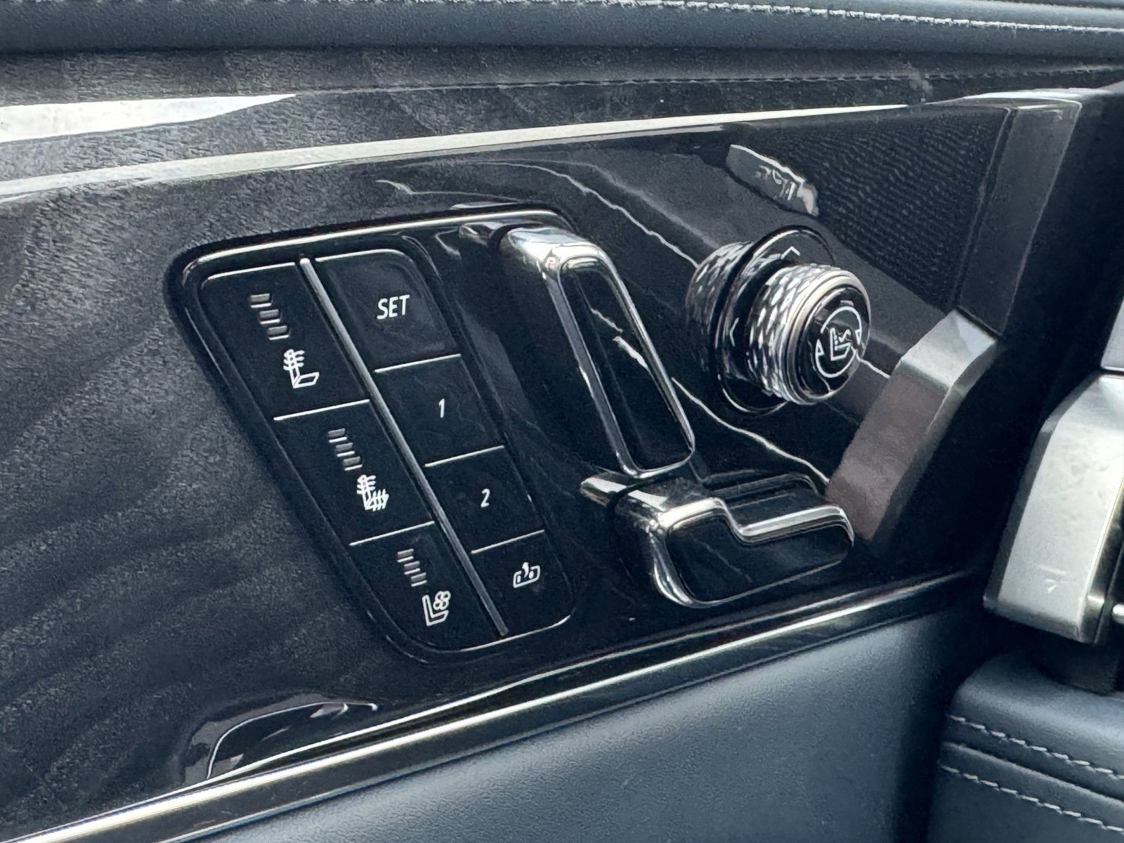 2025 Cadillac Escalade IQ Sport photo 31