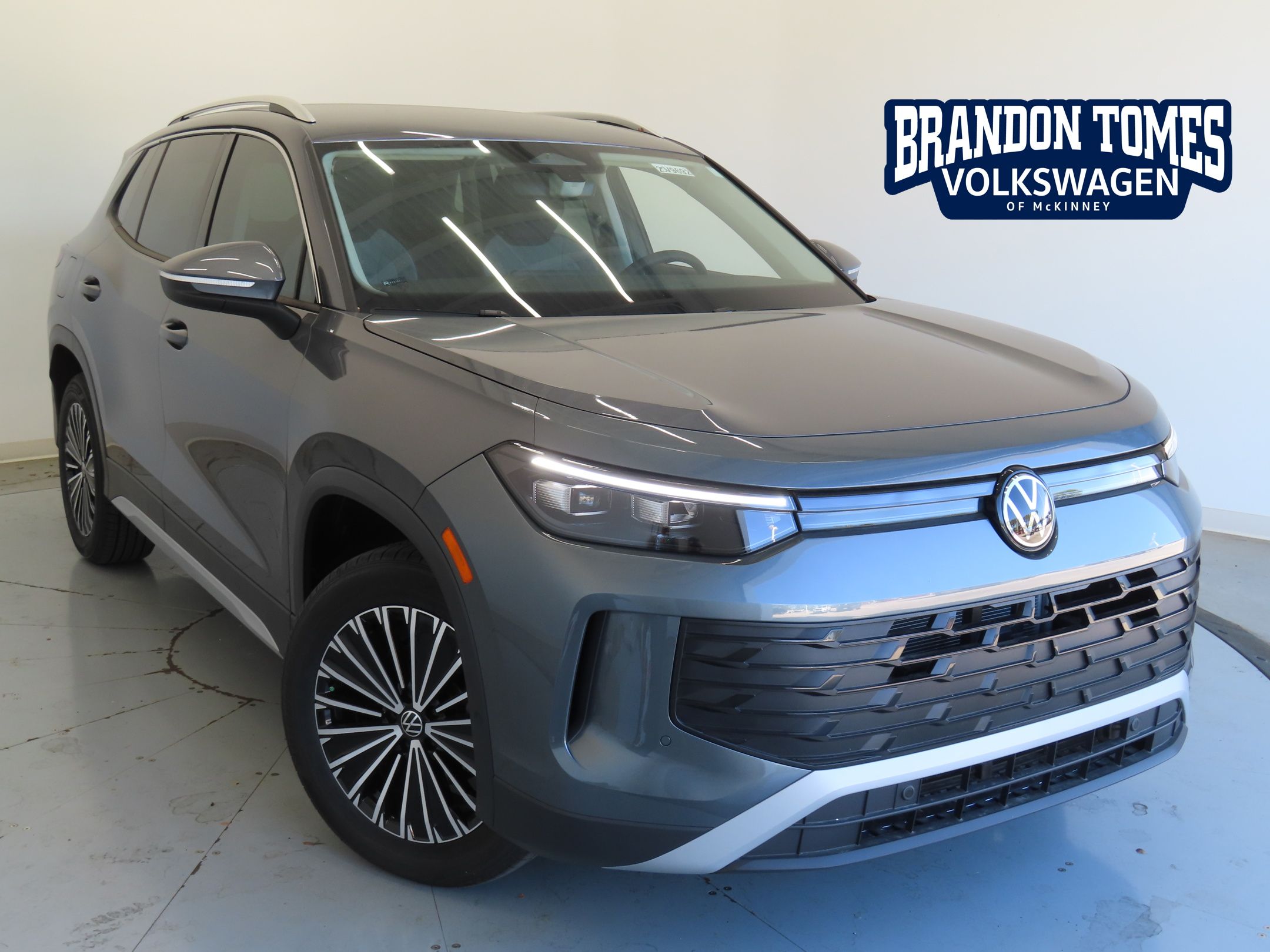 2025 Volkswagen Tiguan S's photo