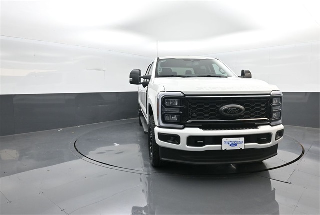 2026 Ford F-250 Lariat photo 2