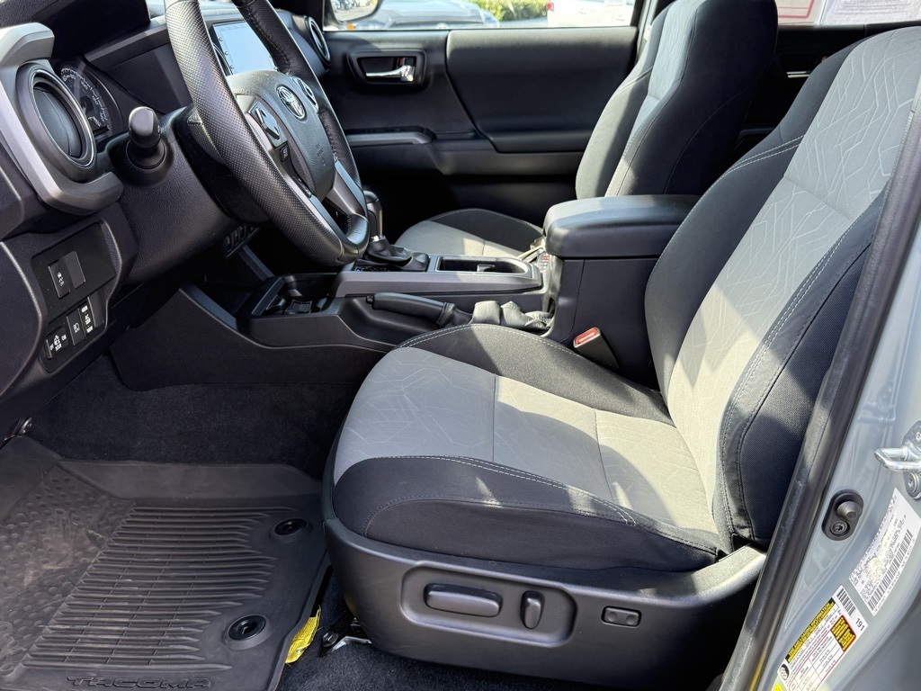 2022 Toyota Tacoma TRD Off-Road photo 16