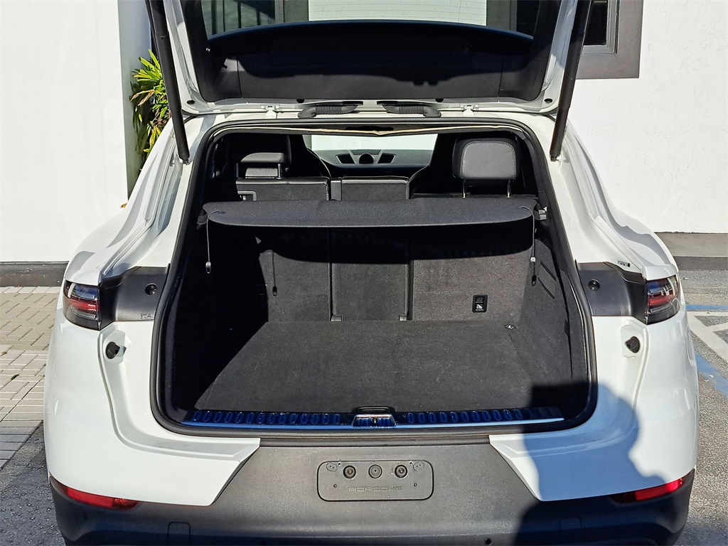 2023 Porsche Cayenne Coupe Base photo 5
