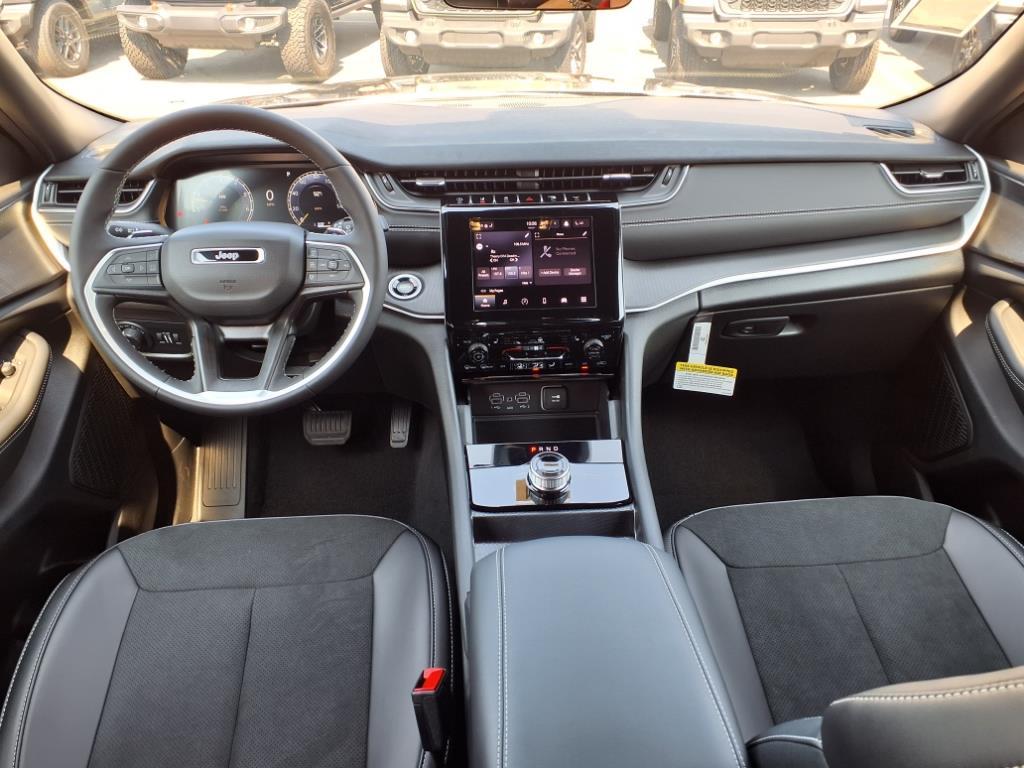 2025 Jeep Grand Cherokee Altitude X photo 26