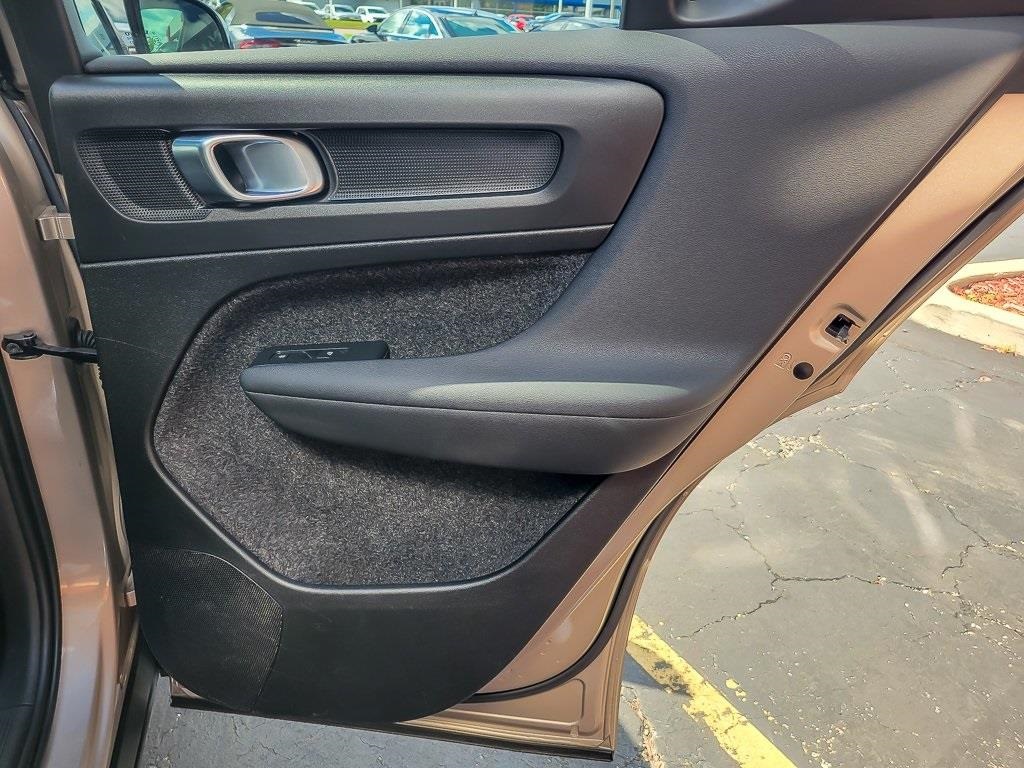 2023 VOLVO XC40 - Image 20
