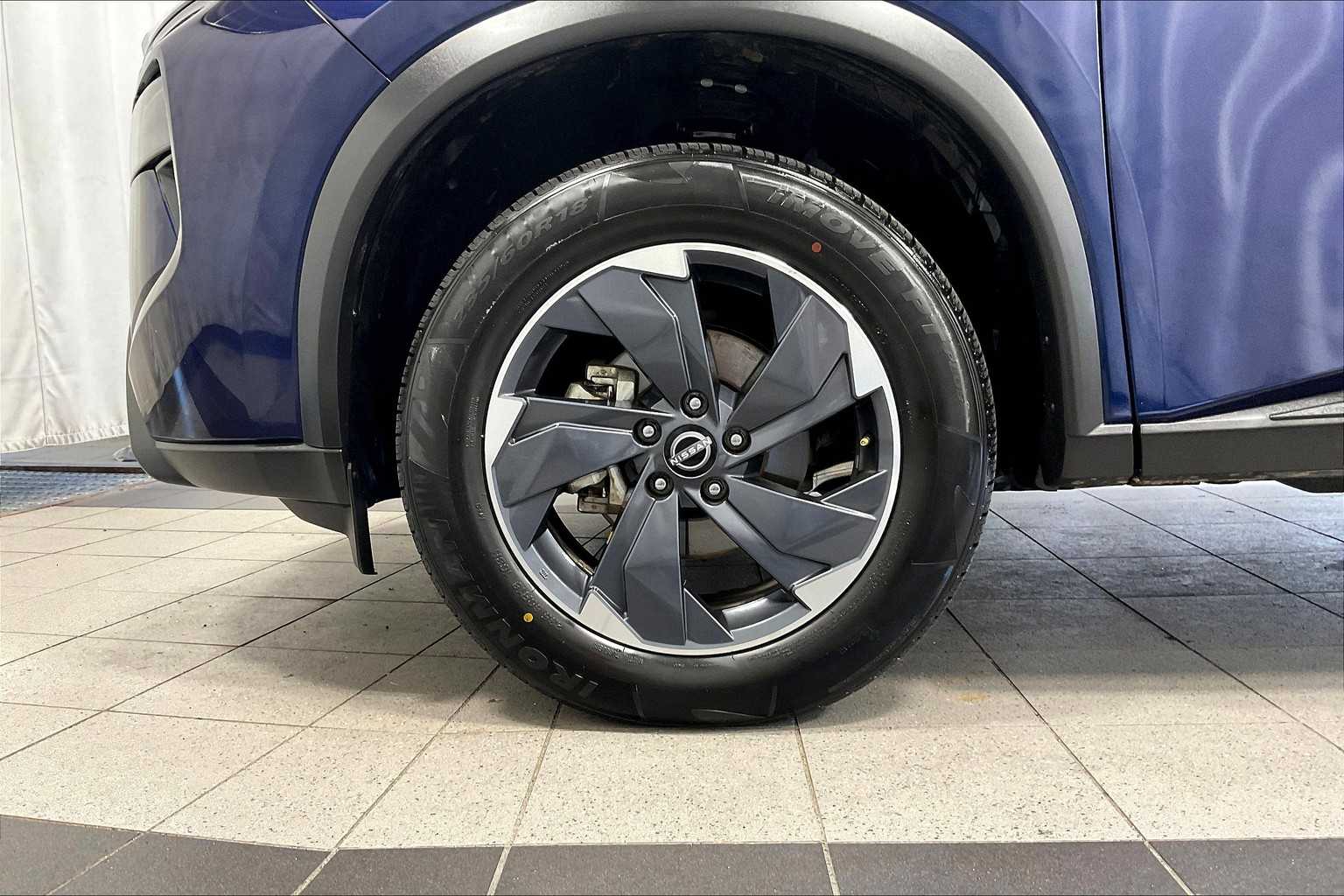 2024 Nissan Rogue SV photo 6