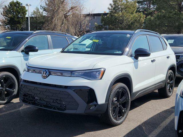 2025 Volkswagen Taos SE photo 3