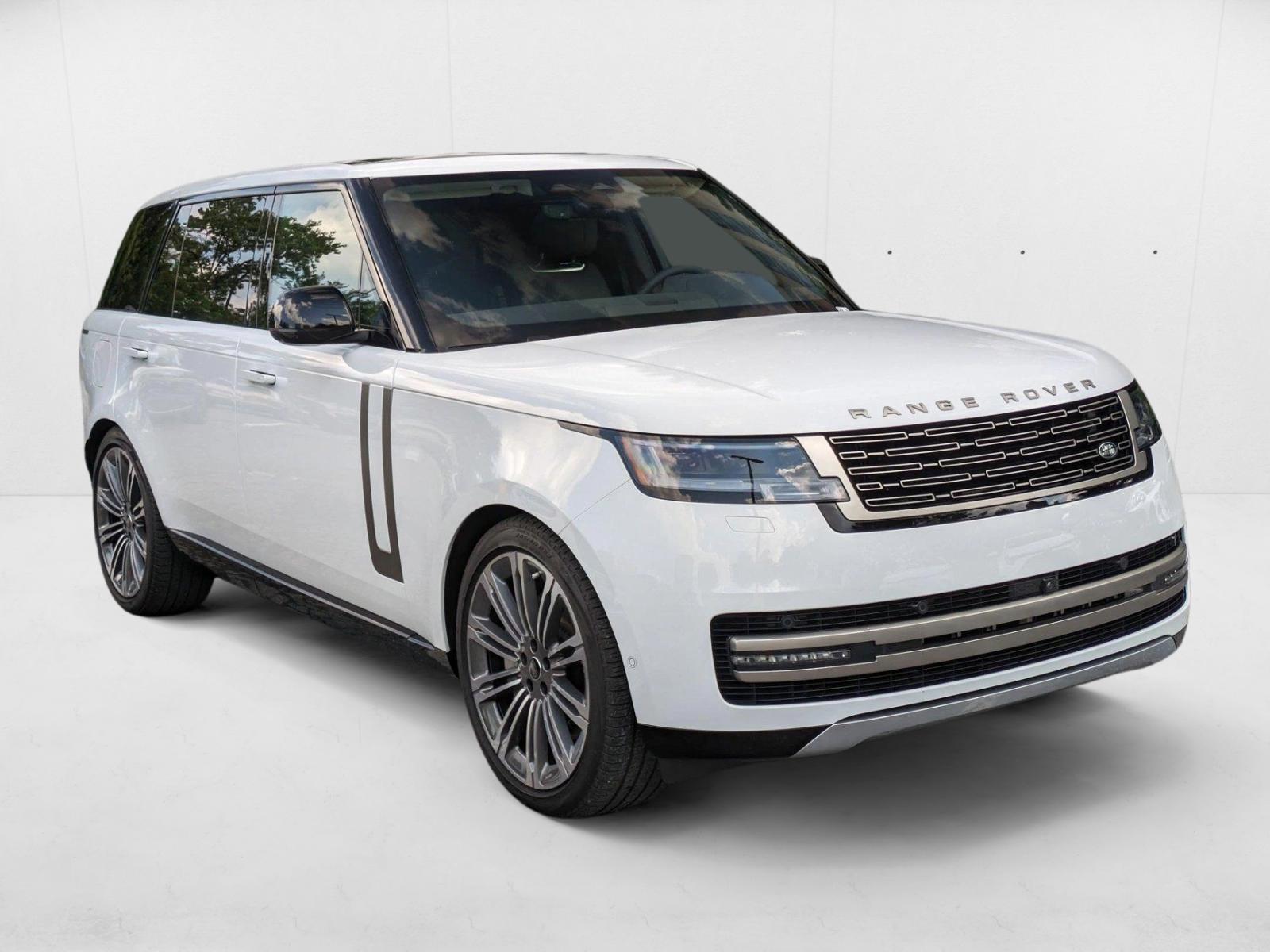 2024 Land Rover Range Rover SE photo 3