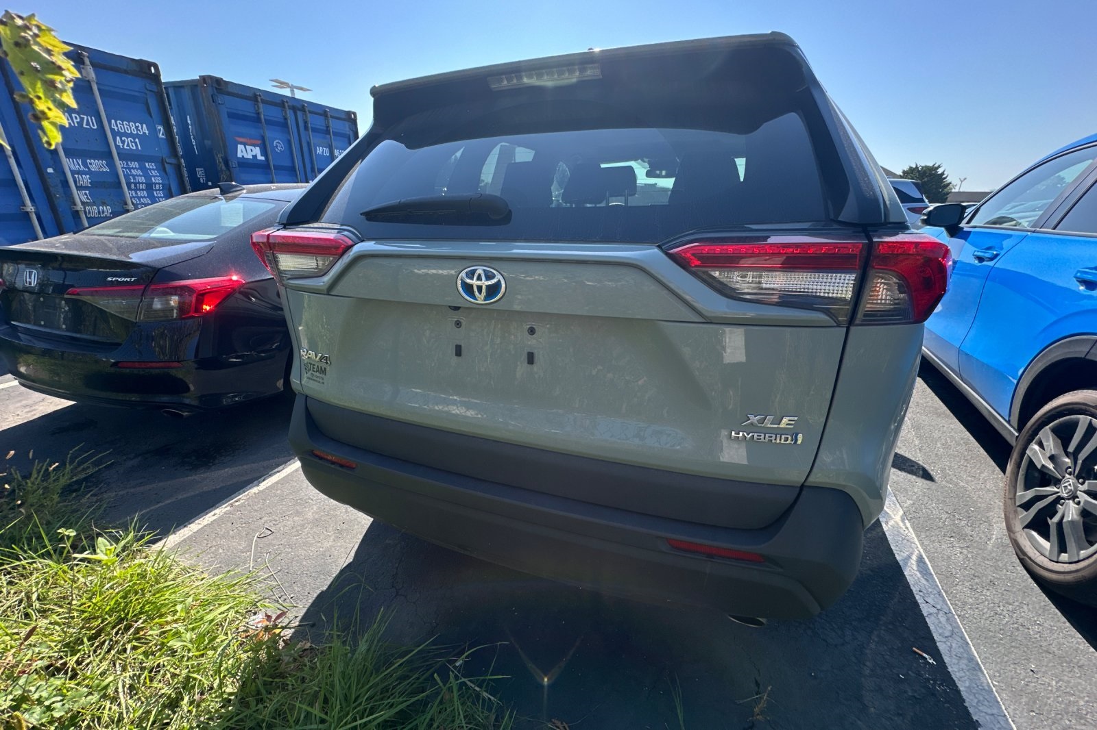 2022 Toyota RAV4 Hybrid XLE photo 3