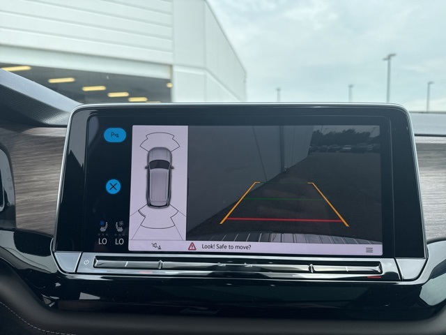 2025 Volkswagen Atlas SEL photo 14