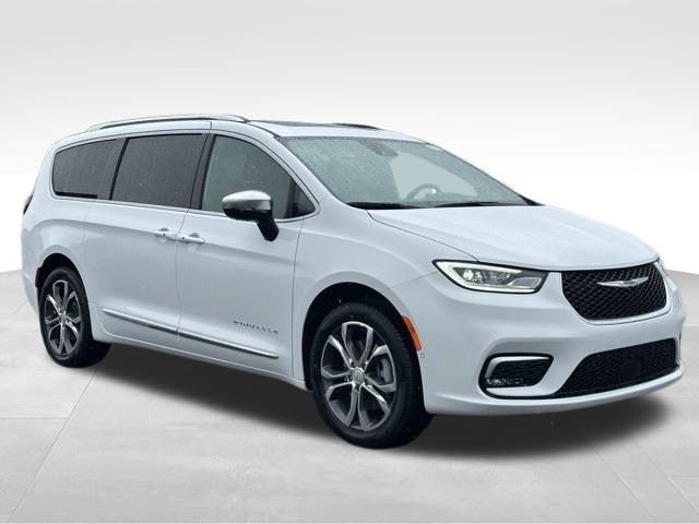 2026 Chrysler Pacifica Pinnacle's photo