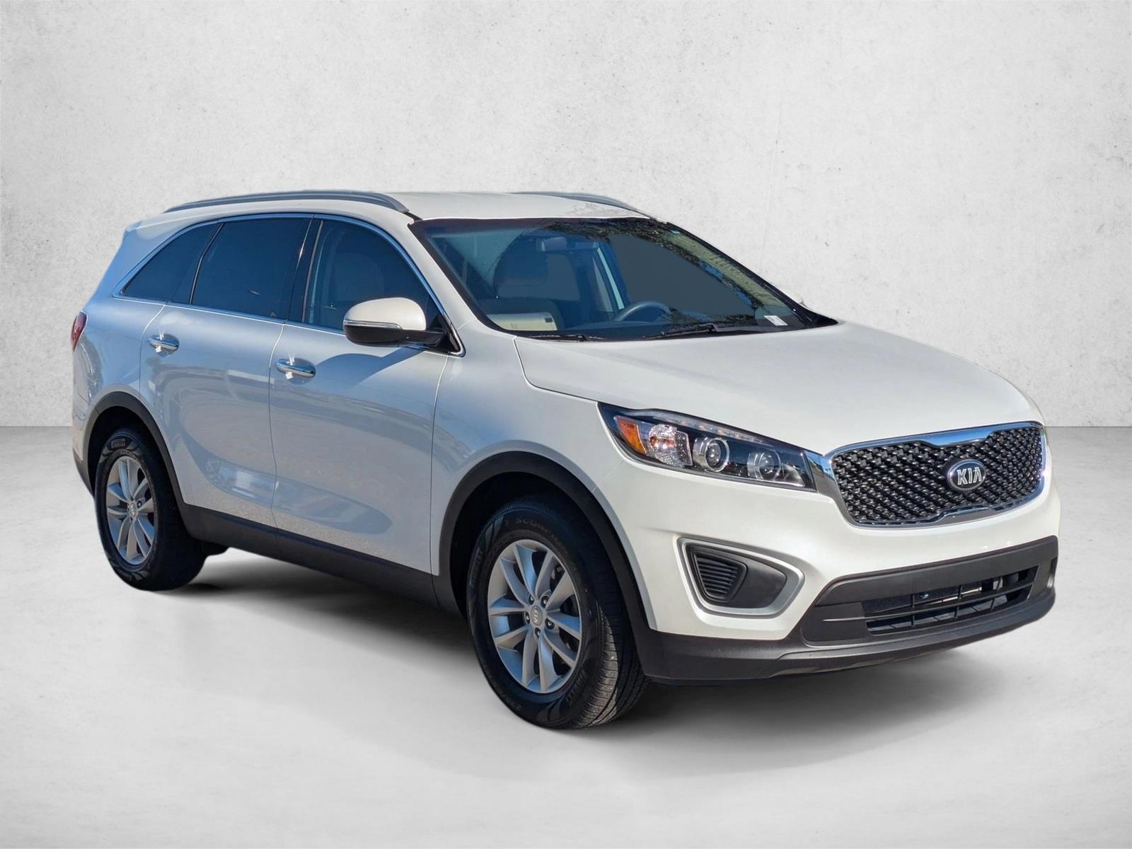 2018 Kia Sorento LX photo 3