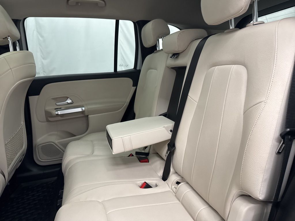 2021 Mercedes Benz GLB 250 photo 17