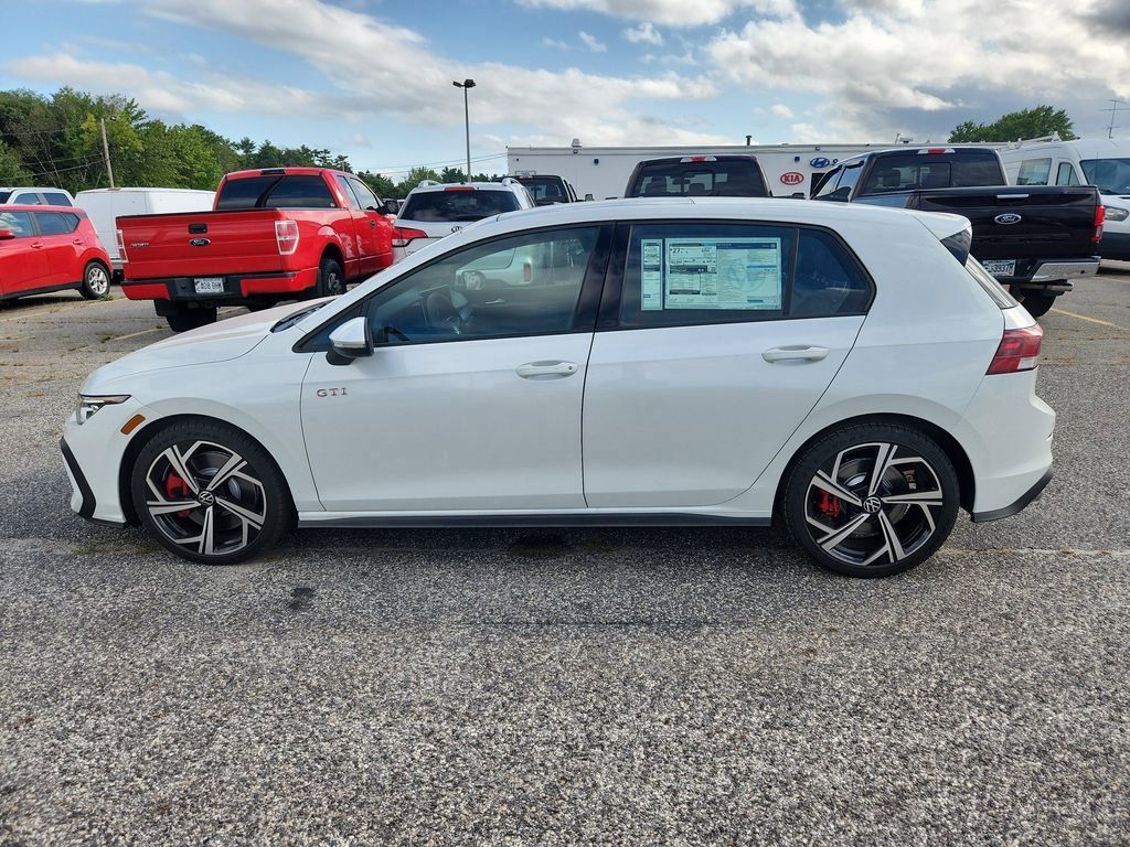 2025 Volkswagen Golf GTI SE photo 3