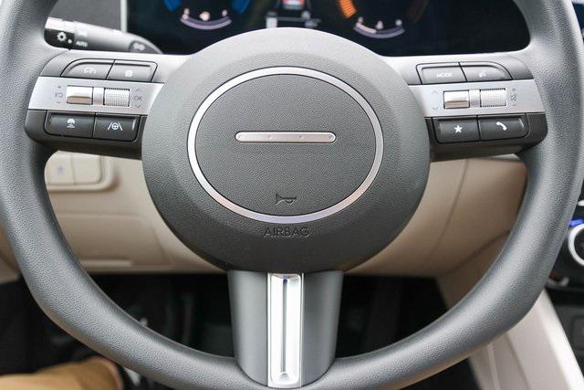 New 2025 White Hyundai SEL FWD image 19