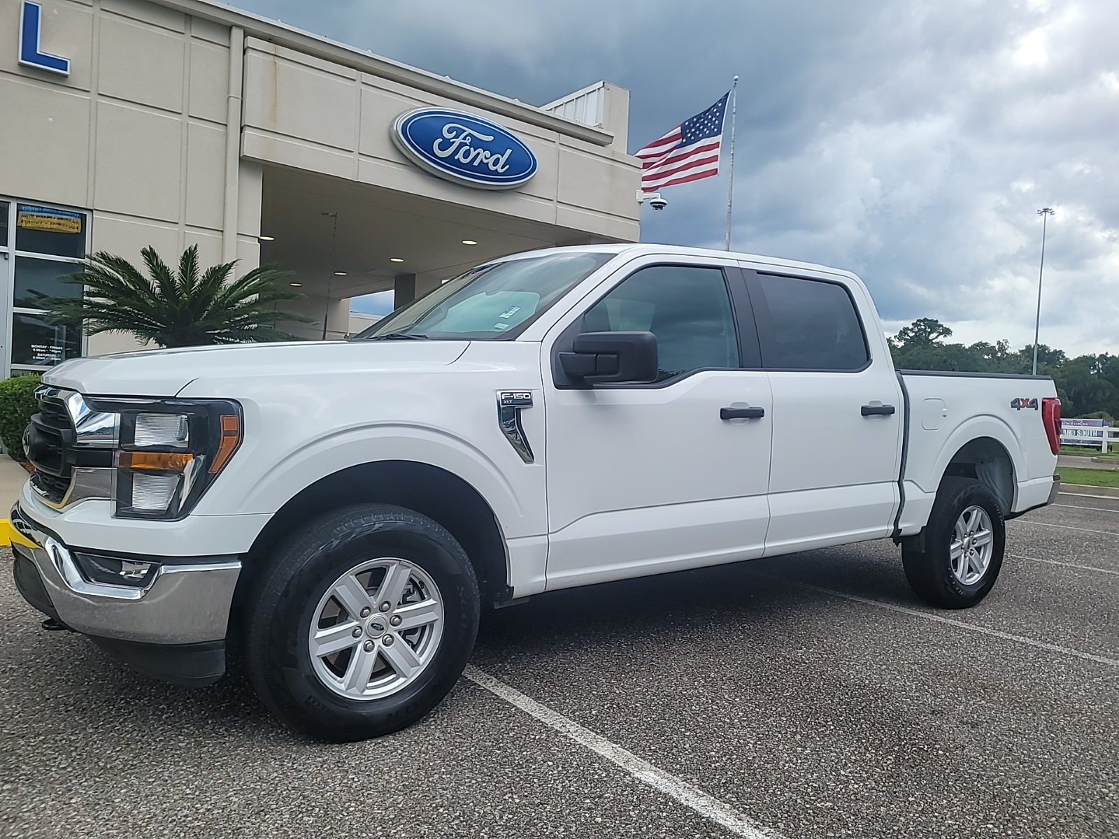 Used 2023 White Ford XLT image 1