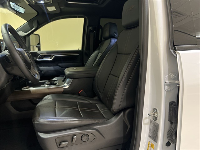 2024 Chevrolet Silverado 3500HD High Country photo 19