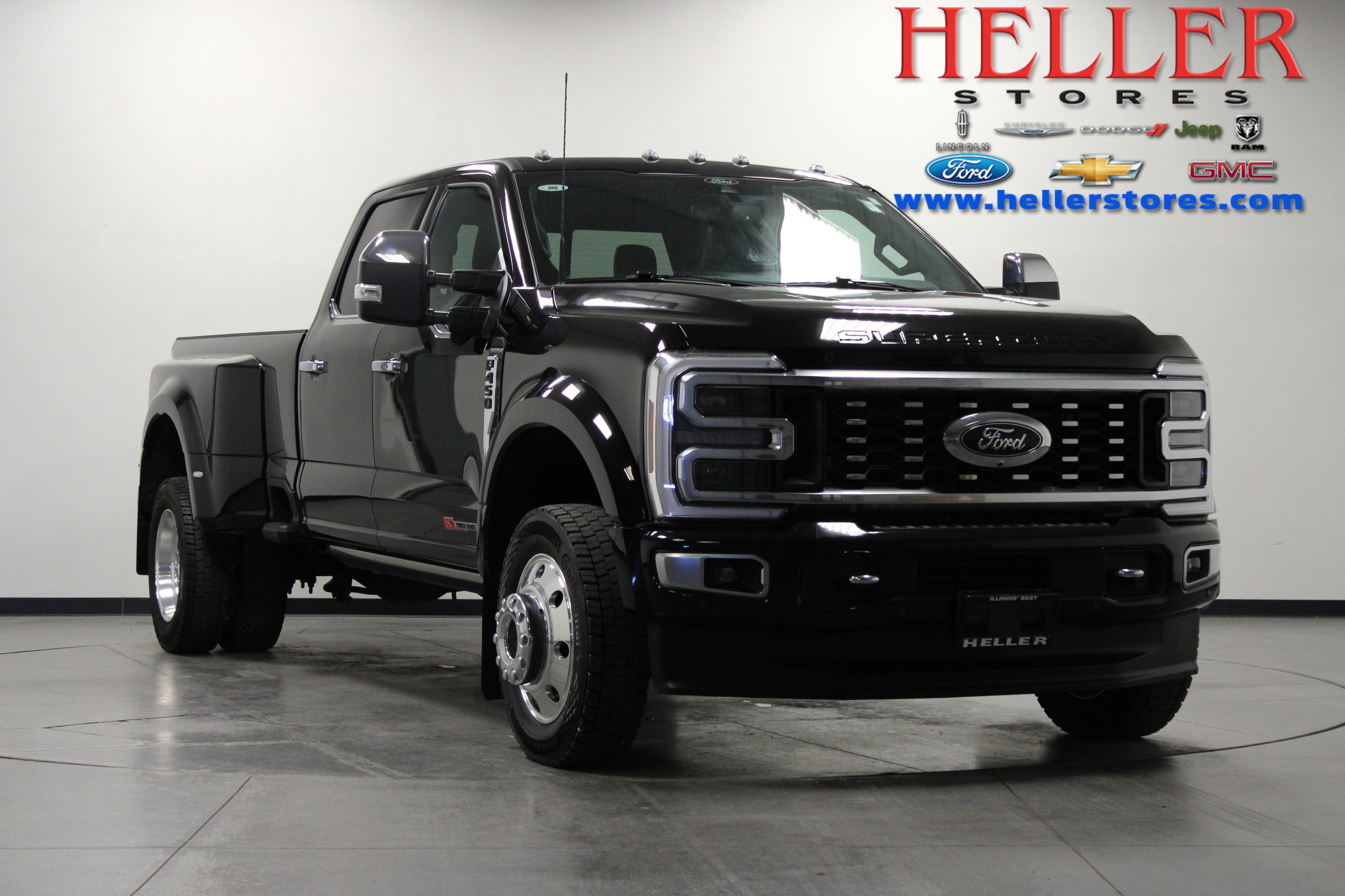 2024 Ford F-450 Super Duty Platinum's photo