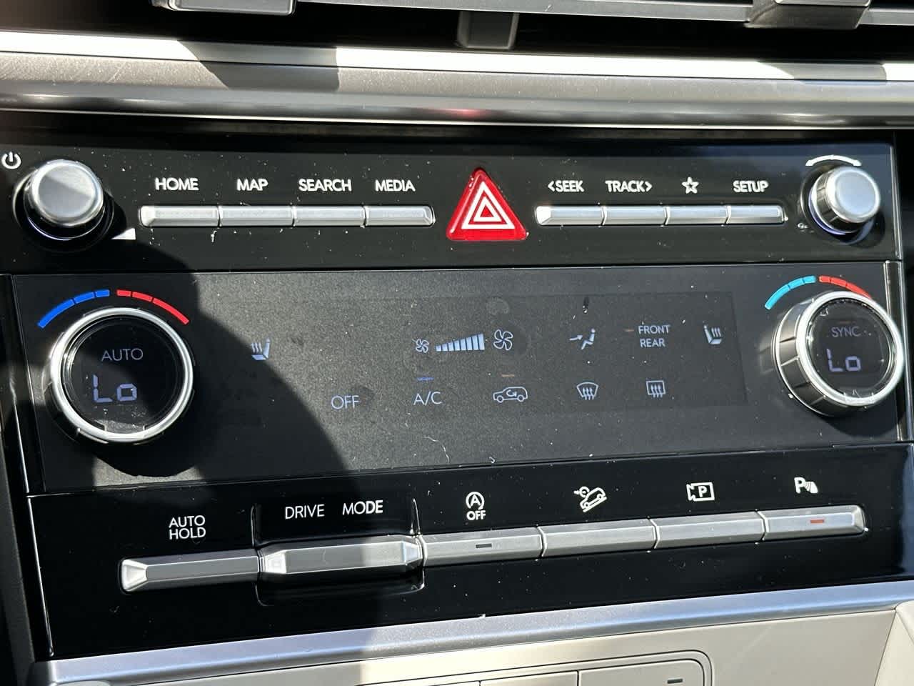 2025 Hyundai Santa Fe SEL photo 15