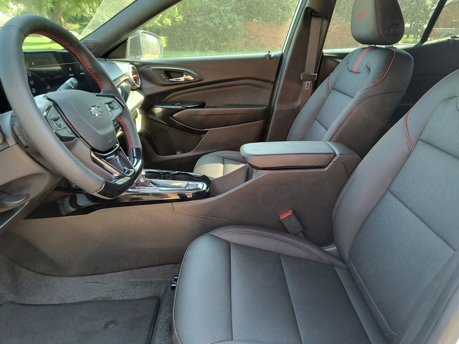2025 Chevrolet Trax photo 14
