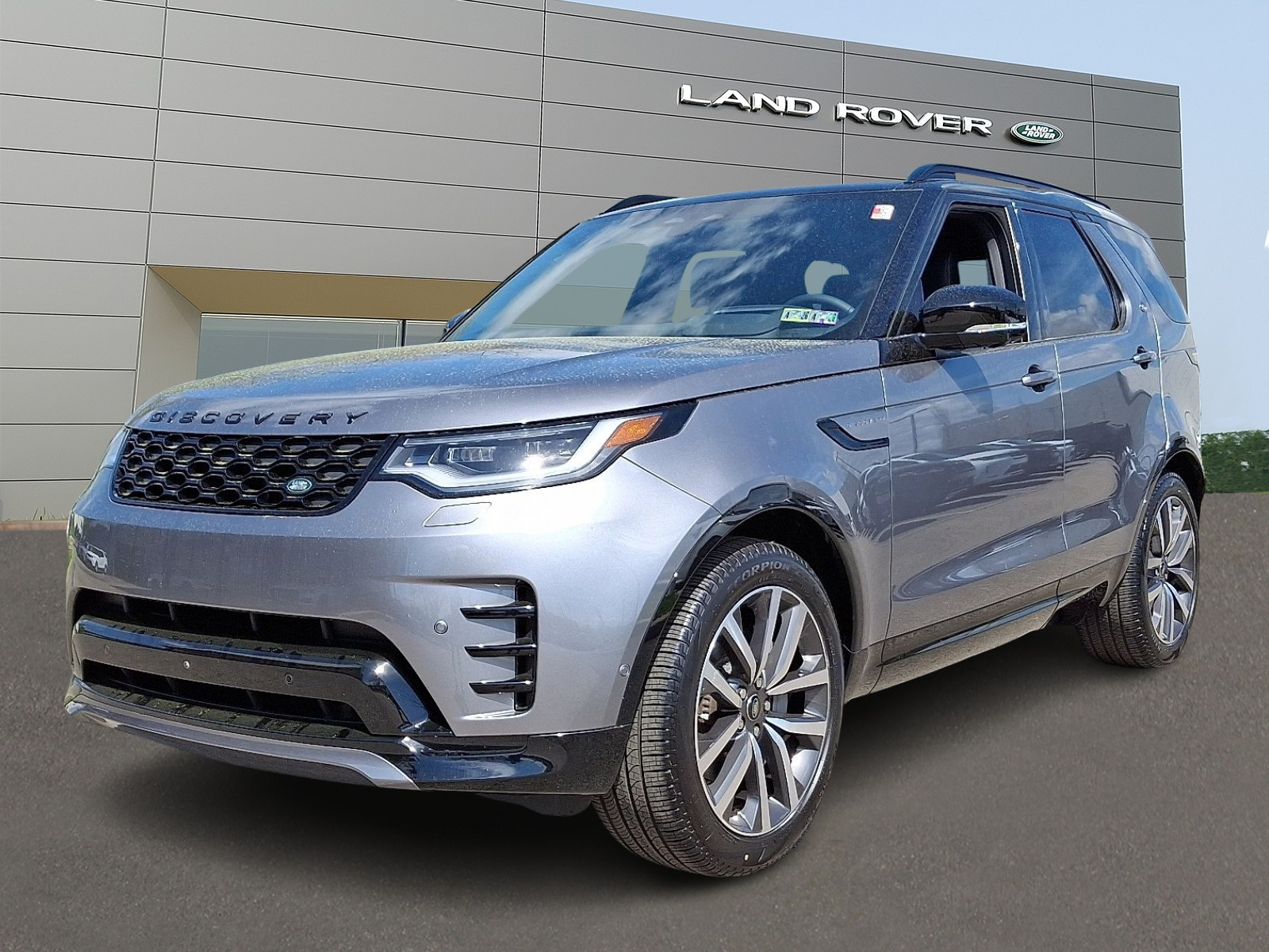 2024 Land Rover Discovery Dynamic SE's photo