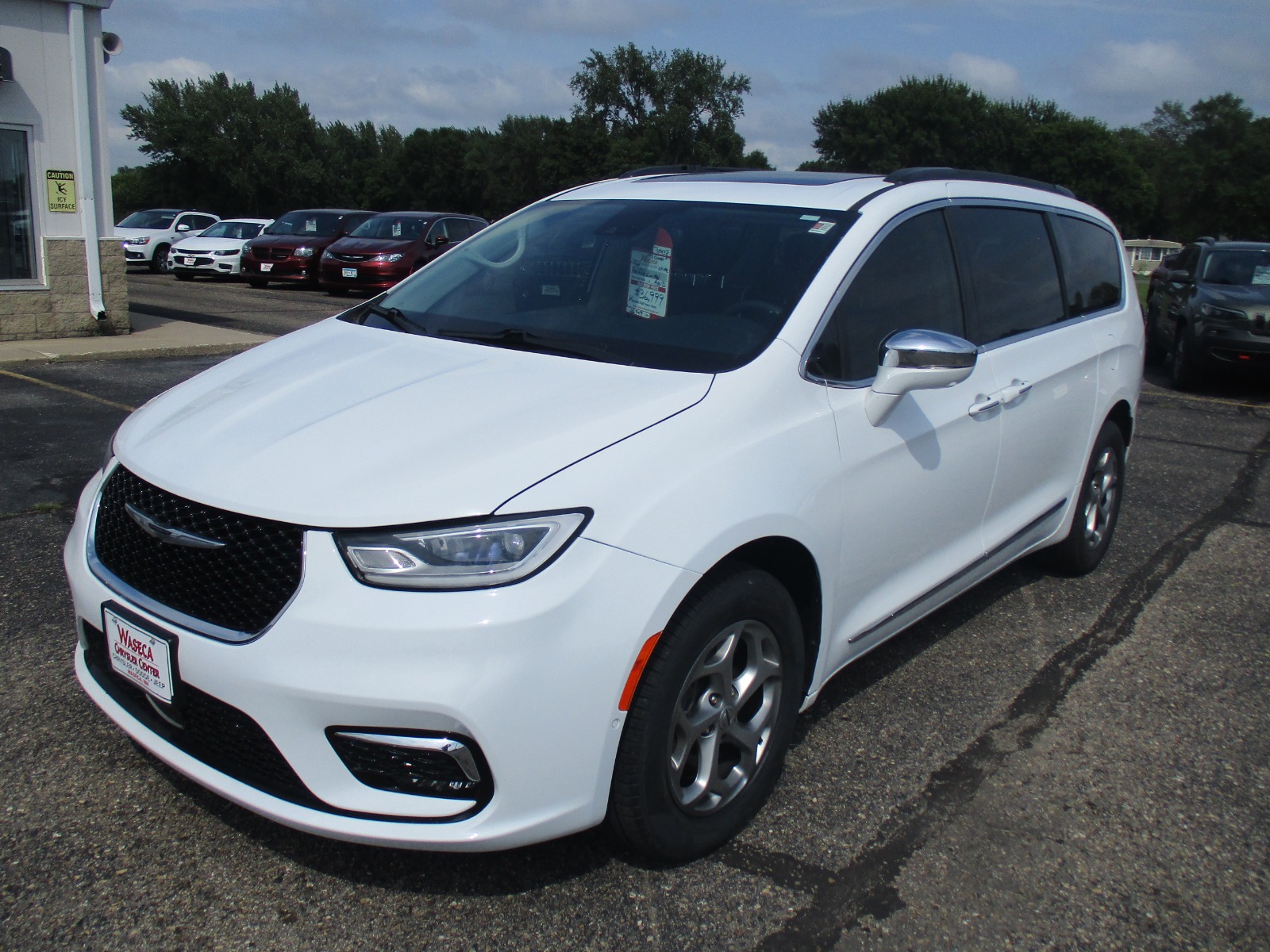 Used 2022 Chrysler Pacifica Limited with VIN 2C4RC3GG2NR184745 for sale in Waseca, Minnesota