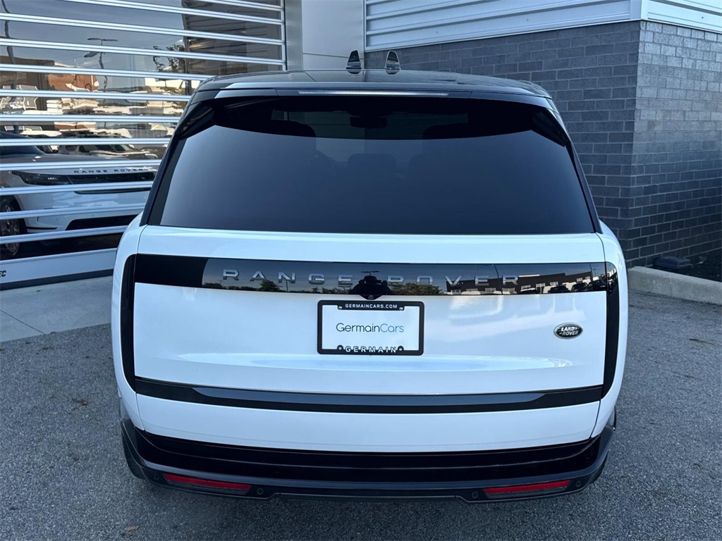 2023 Land Rover Range Rover SE photo 5