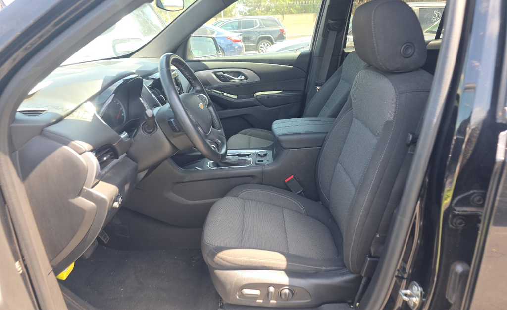 2023 Chevrolet Traverse Cloth 1LT photo 3