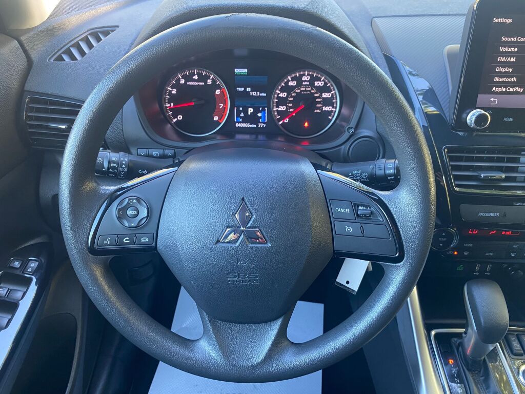 2022 Mitsubishi Eclipse Cross LE photo 9