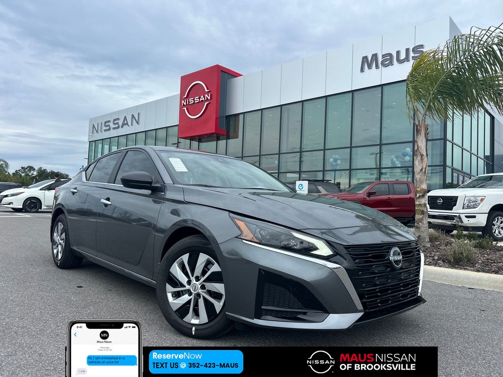 2025 Nissan Altima S's photo