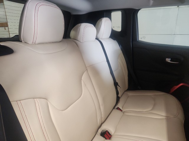 2015 Jeep Renegade Trailhawk photo 12