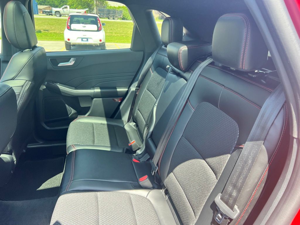 2025 Ford Escape ST-Line photo 12