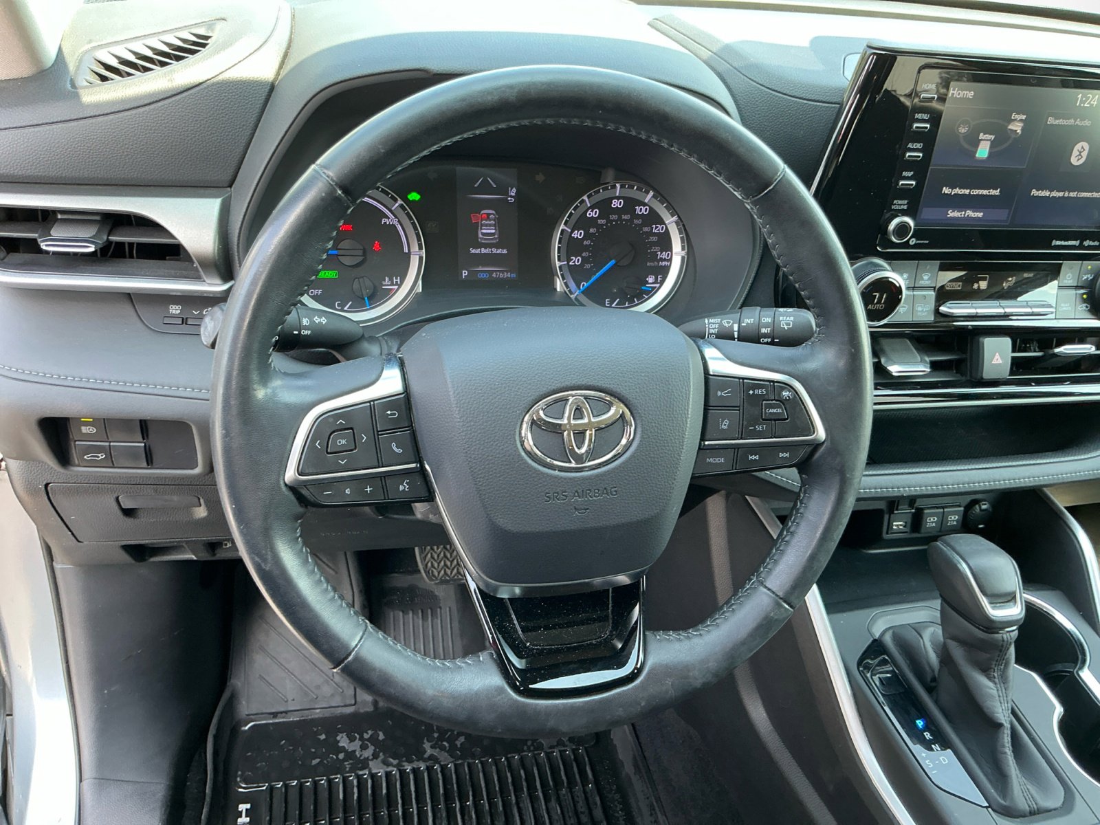 2020 Toyota Highlander LE photo 11