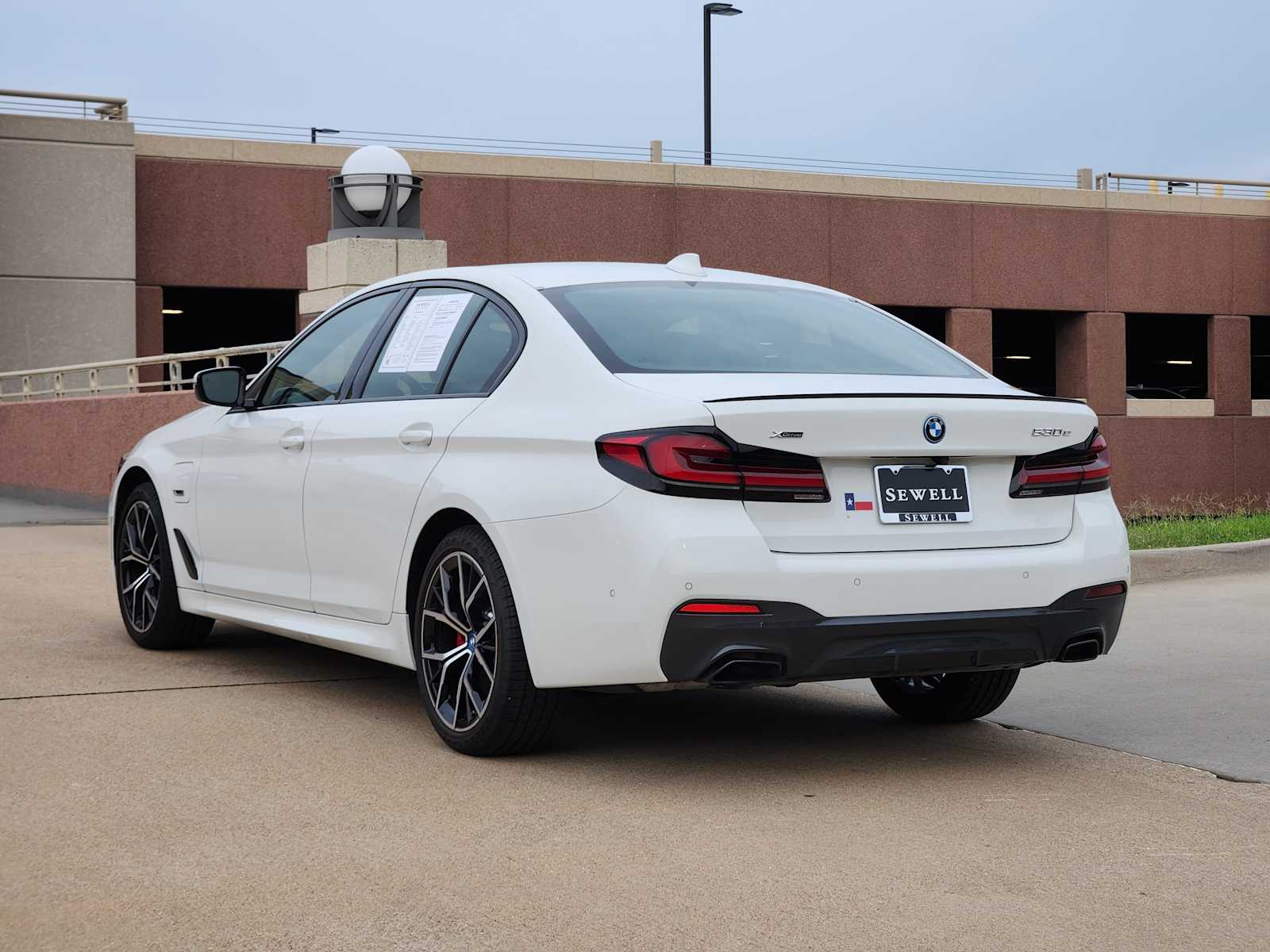 Certified Used 2023 Alpine White BMW 530e xDrive image 4