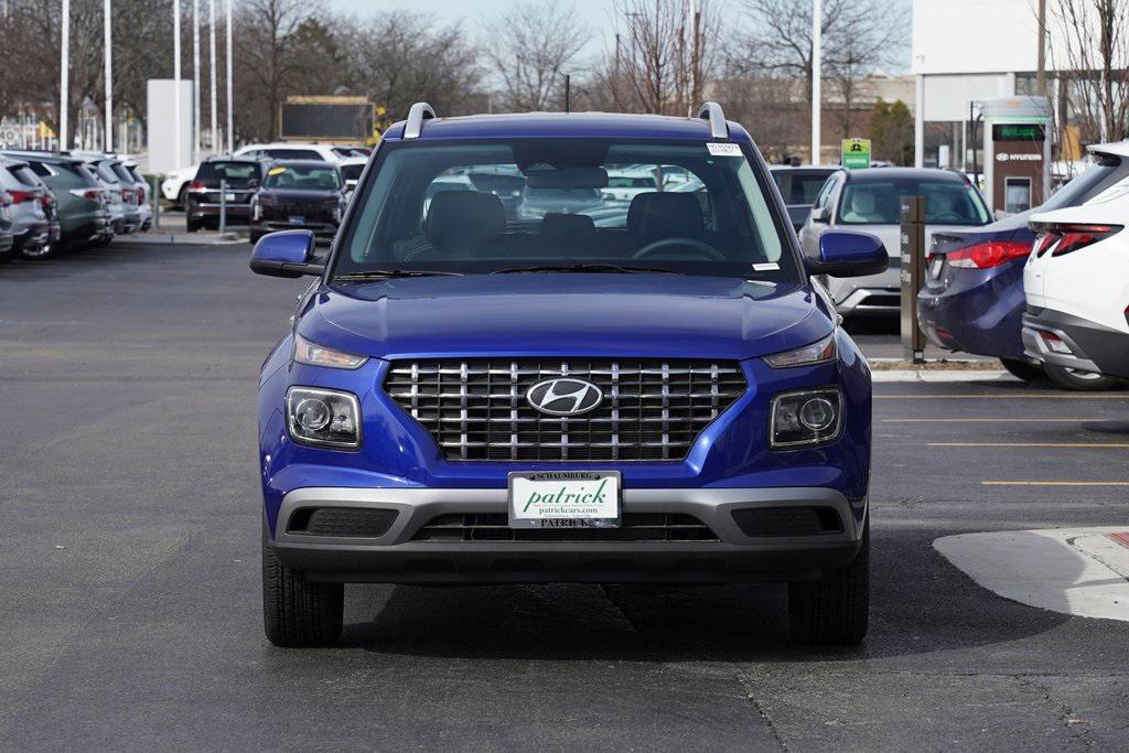 2025 Hyundai Venue SEL photo 2