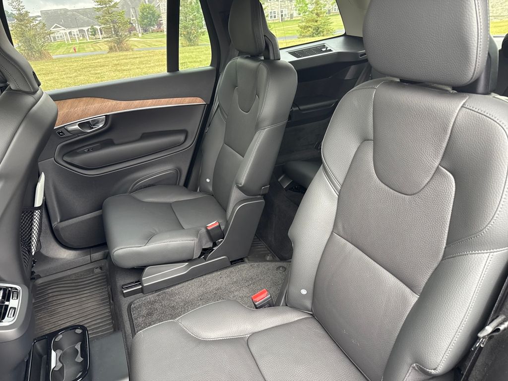 2025 Volvo XC90 Plus photo 13