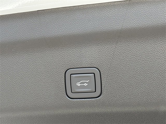 2026 Chevrolet Suburban High Country photo 4