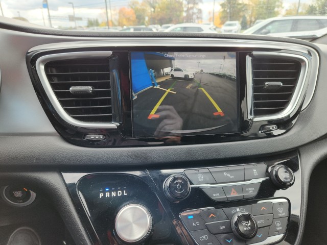 2019 Chrysler Pacifica Touring L photo 4